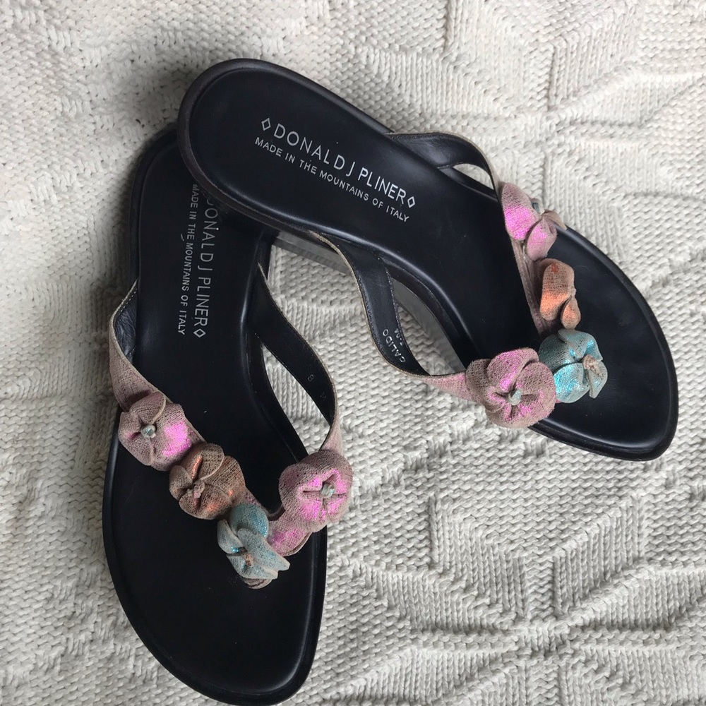 Donald J. Pliner heeled flip flops, size 8